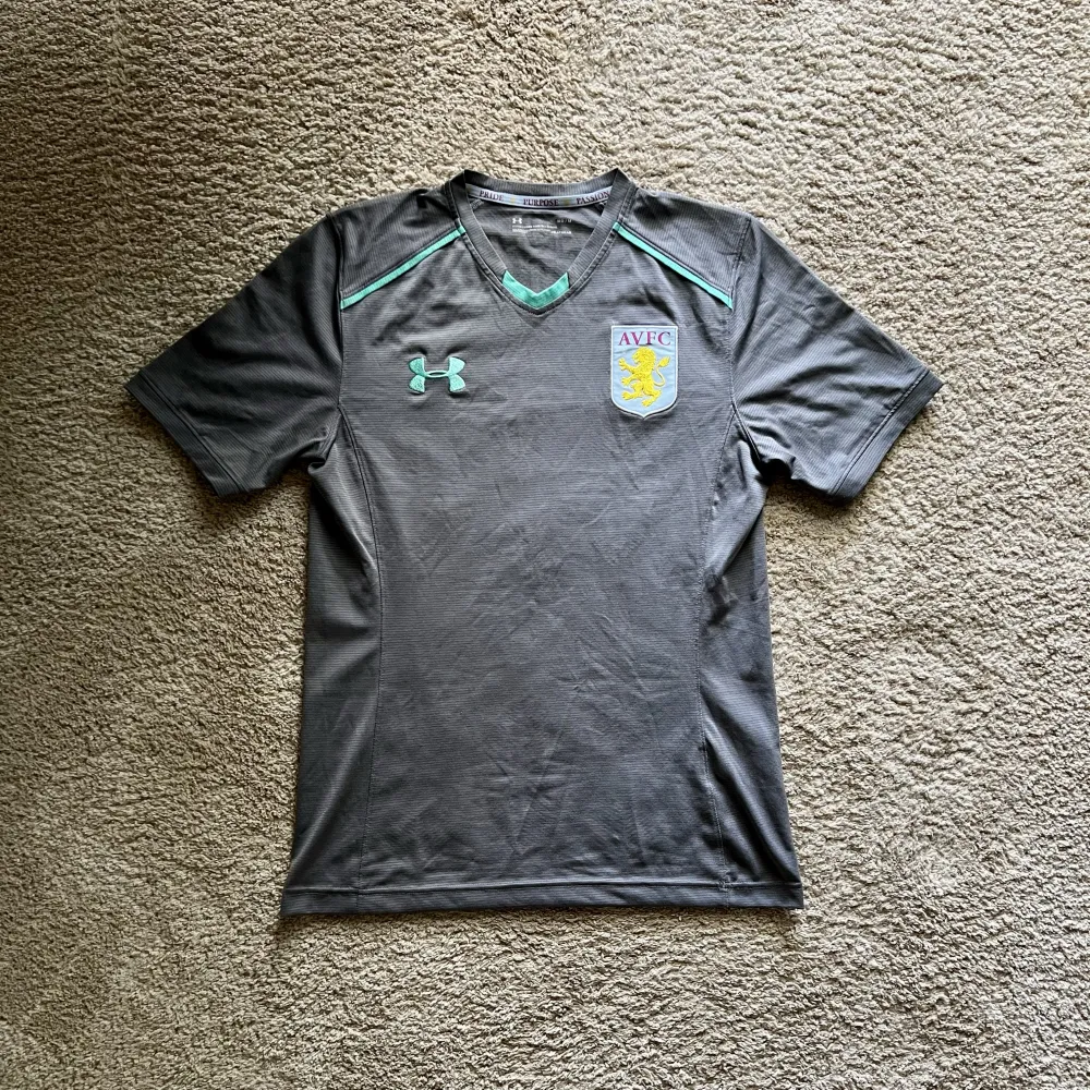 Front view of Aston Villa 2017/18 Under Armour 2 Training Shirt - Men's Medium