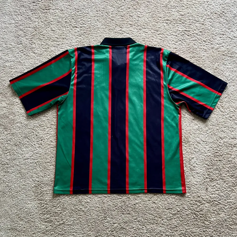 Rear view of Aston Villa 1993/94 Away Shirt - Men's XL