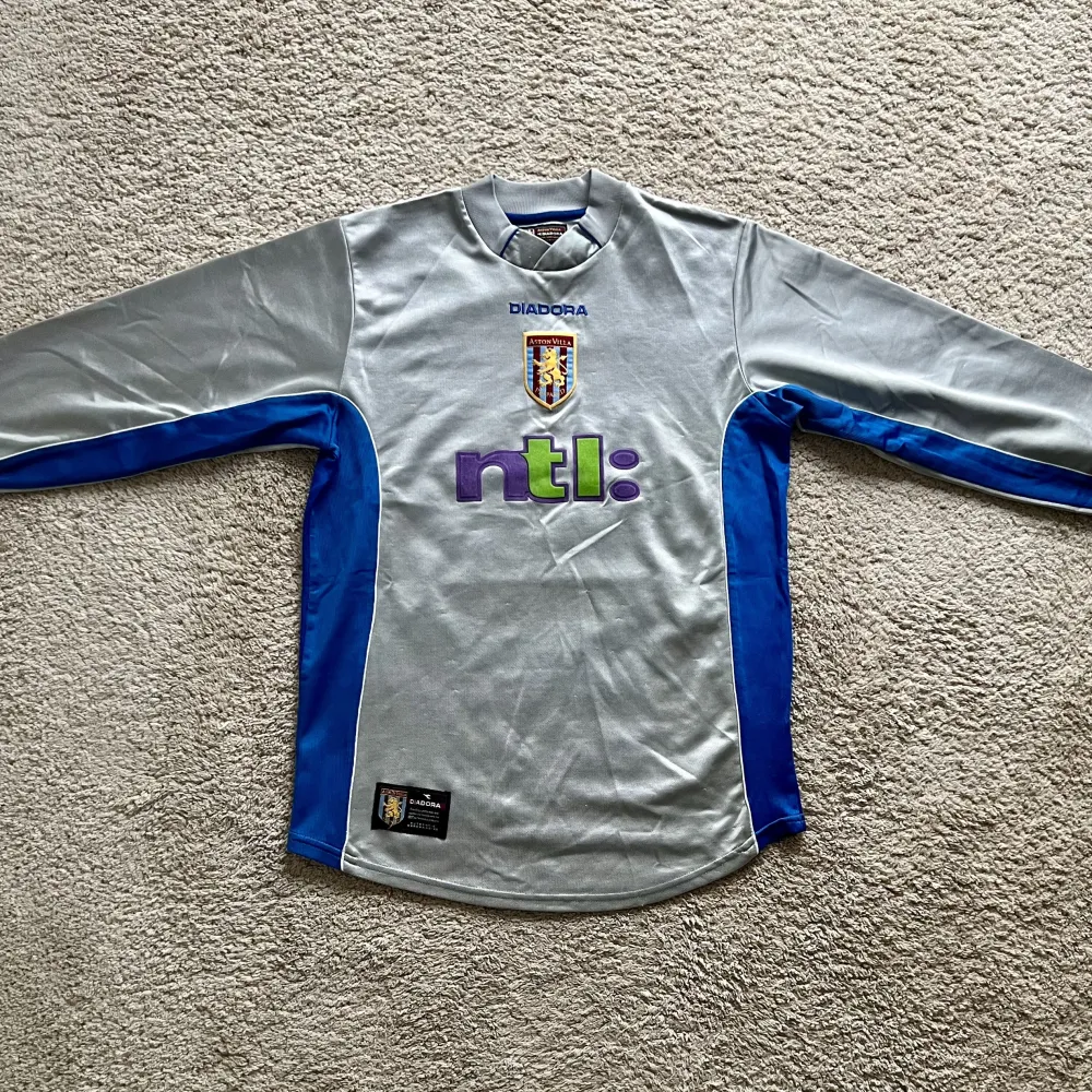 Front view of Aston Villa 2000/01 Diadora GK 2 Goalkeeper Shirt (NTL) - Men's XS