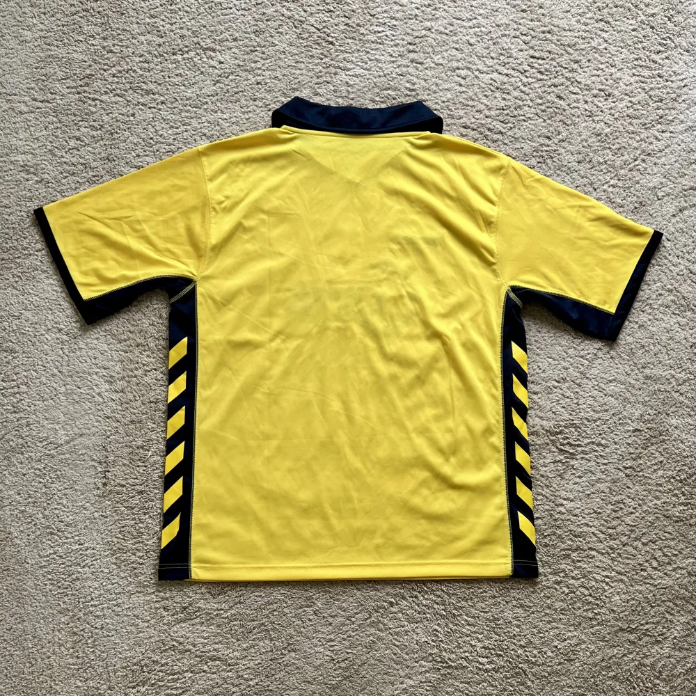 Rear view of Aston Villa 2005/06 Hummel Away Shirt (DWS Investments) - Men's Large