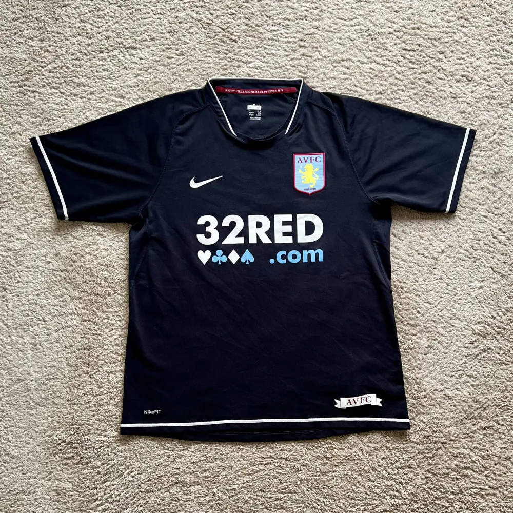 Front view of Aston Villa 2007/08 Nike 3rd Shirt (32Red) - Men's Medium