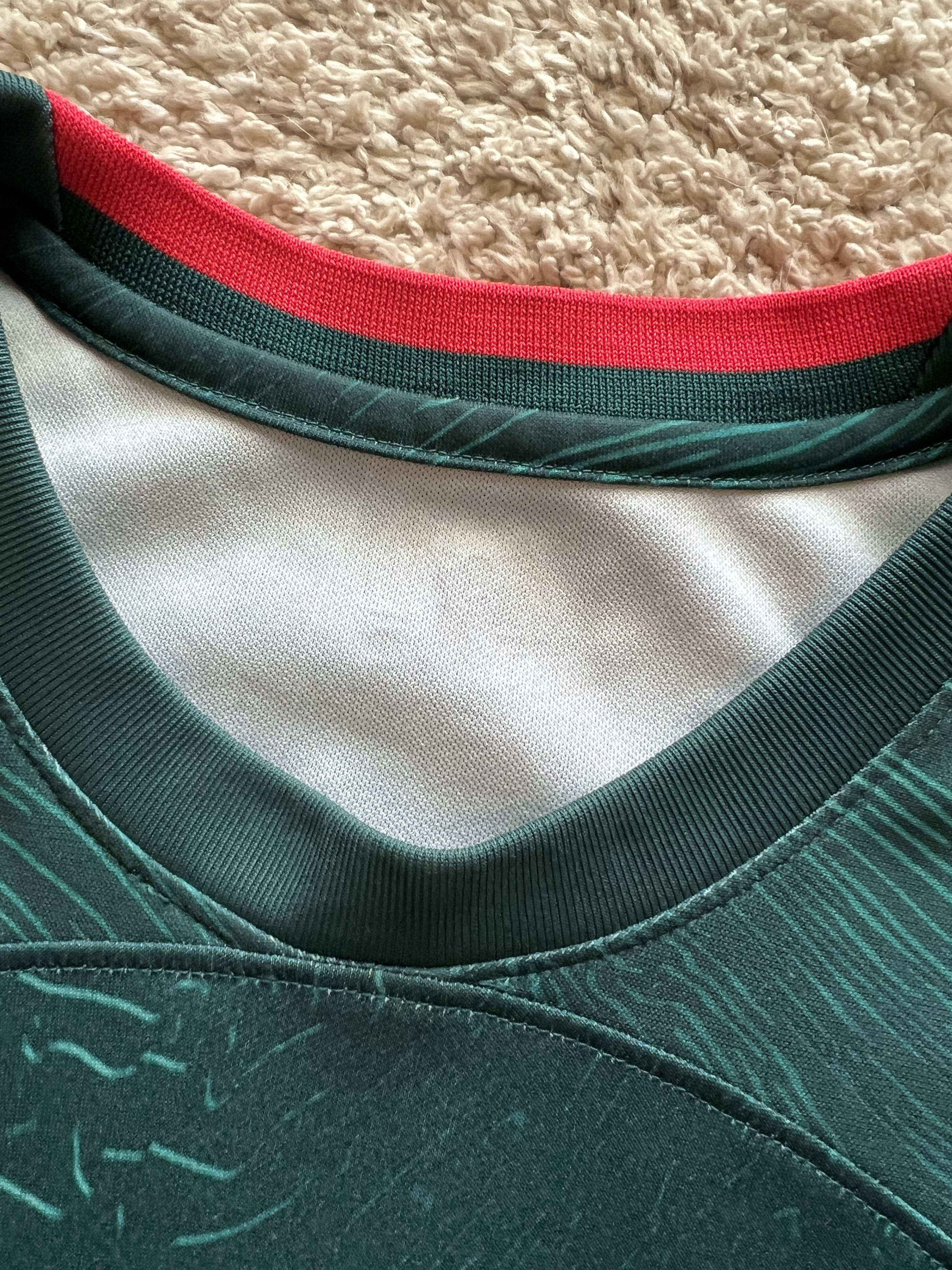Neck label