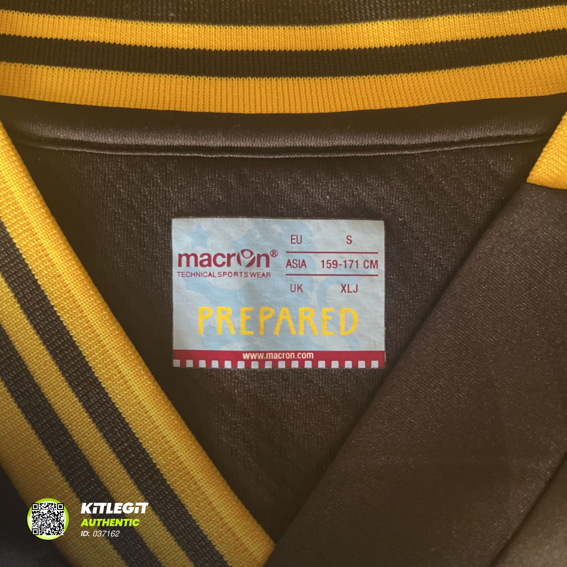 Authenticity evidence image of Aston Villa 2013/14 Macron Home Goalkeeper Shirt (Acorns 25) - Junior XL