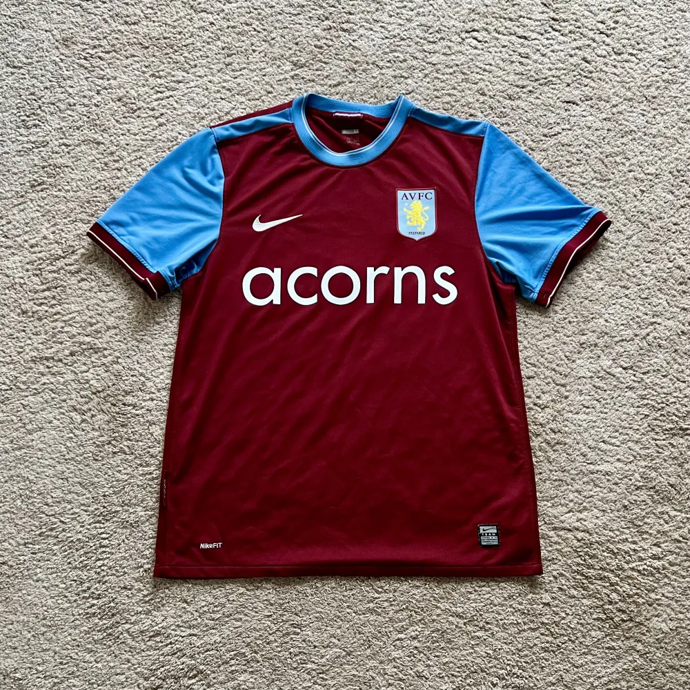 Front view of Aston Villa 2009/10 Nike Home Shirt (Acorns) - Men's Medium