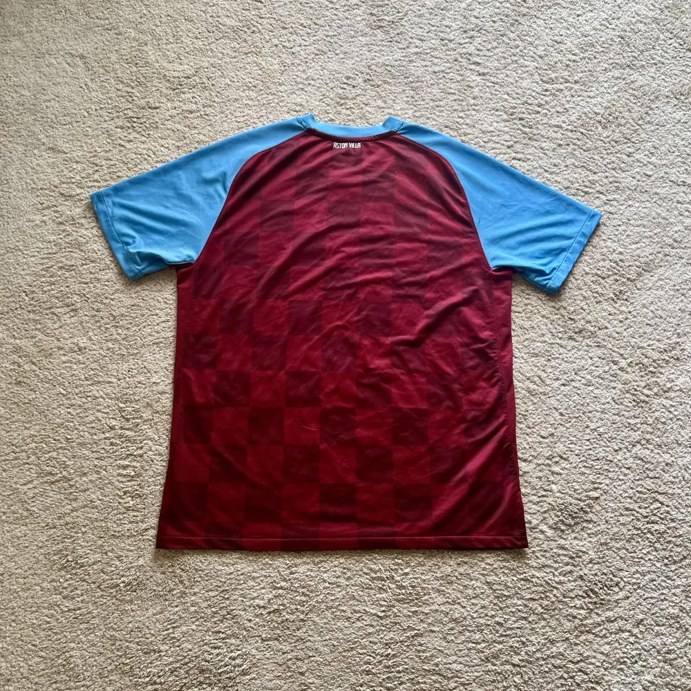 Rear view of Aston Villa 2011/12 Nike Home Shirt (Genting Casinos) - Men's XL