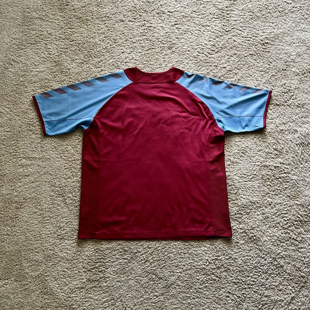 Rear view of Aston Villa 2004/05 Hummel Home Shirt (DWS Investments) - Men's Medium