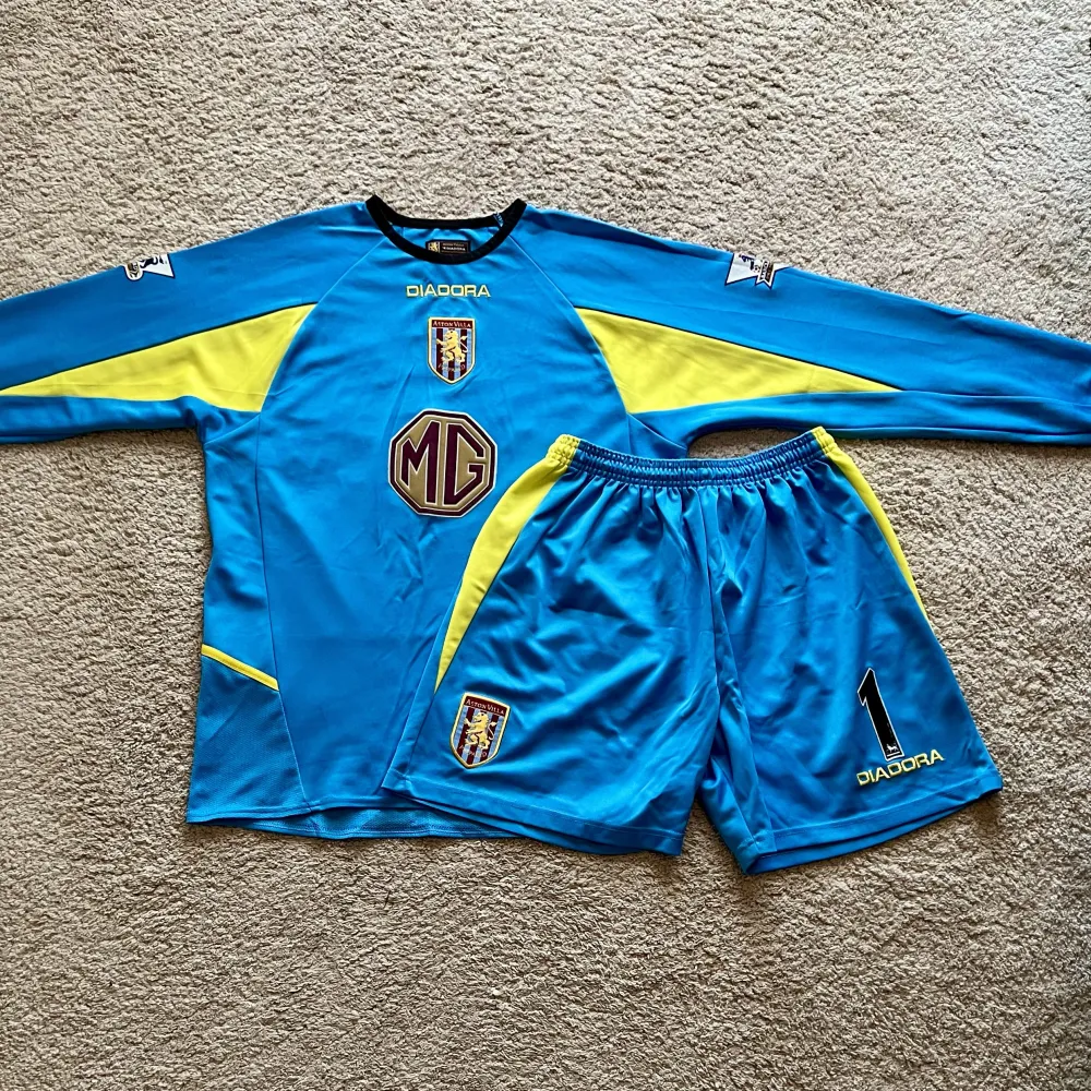 Image of Aston Villa 2003/04 GK 2 Goalkeeper Shirt - Junior XL