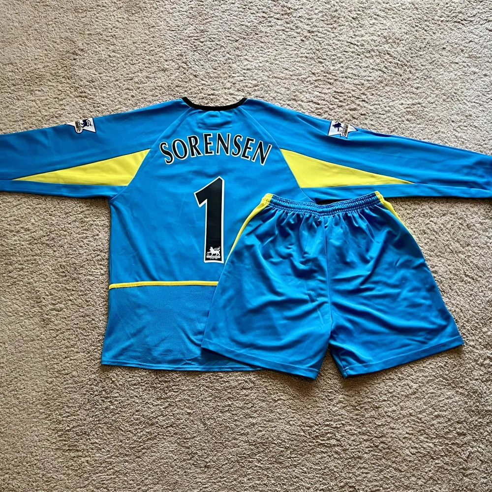 Image of Aston Villa 2003/04 GK 2 Goalkeeper Shirt - Junior XL